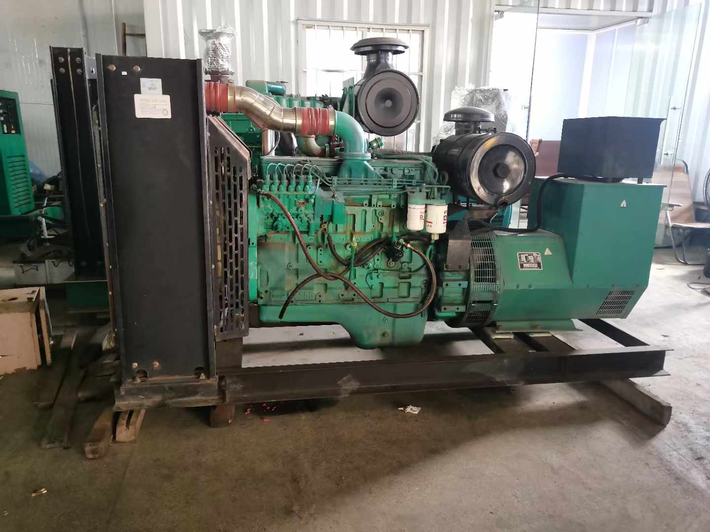 郁南发电机租赁如何确定电缆的承载电流是否在安全范围内？