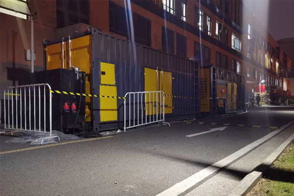 郁南柴油发电机组的输出电压是如何调节的？