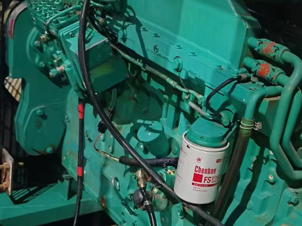 郁南如何确定新的发电机组控制系统是否与原系统兼容？